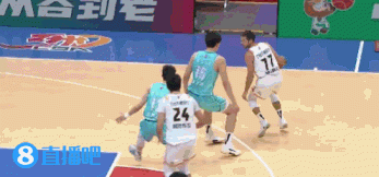 防守面积很大！杨瀚森换防基兹林克直接帽掉三分&后者再送犯规