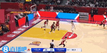 🤔短路了？首节还剩8秒迪亚洛拿到篮板直接后场扔了