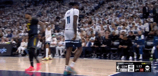 打得可以但崴脚了!里德半场5中3拿到6分4板1断 3失误