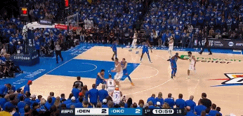 小伙子真猛！布劳恩单吃切特 外线突破禁区单臂劈扣